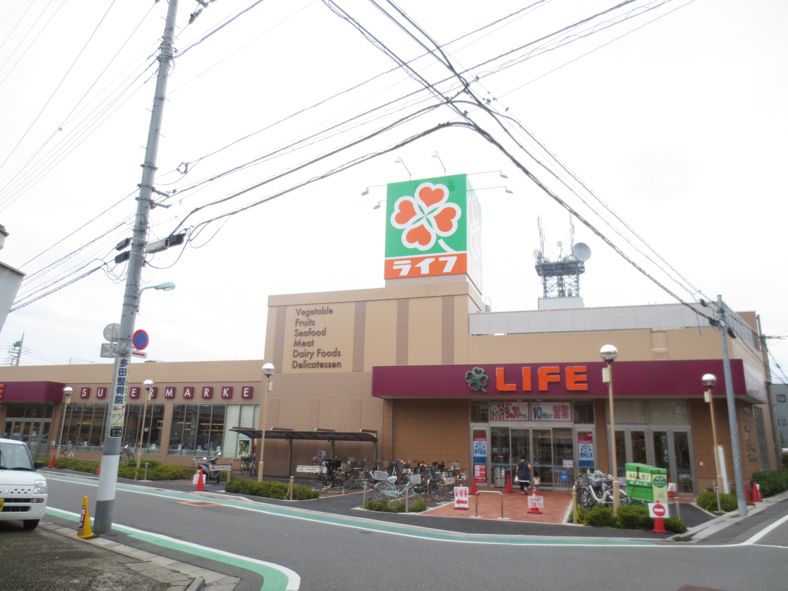 Supermarket. 522m up to life Katsushika swan store (Super)