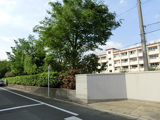 Junior high school. 780m to Katsushika Ward Horikiri Junior High School