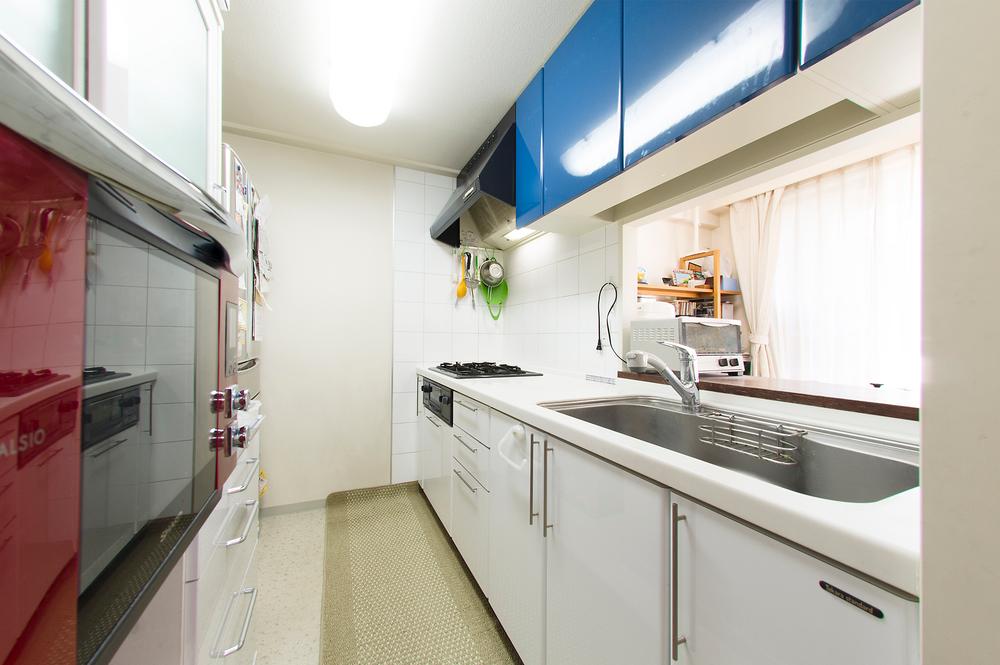 Kitchen. Indoor (11 May 2013) Shooting