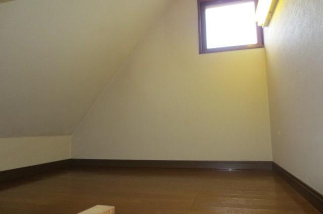 Other room space. loft