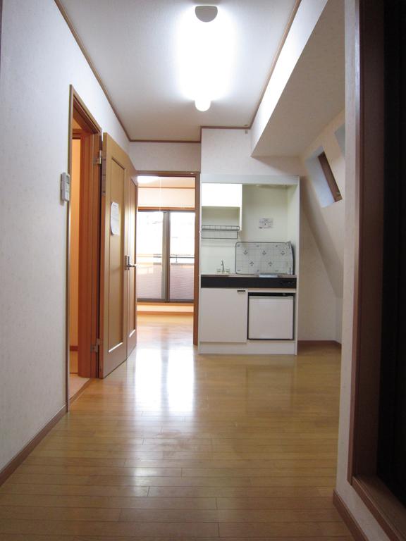 Kitchen. IH cooker. With a mini fridge.