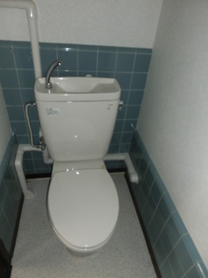 Toilet. Happy bus ・ Toilet separately