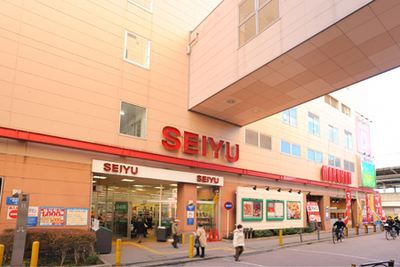 Supermarket. Seiyu to (super) 140m