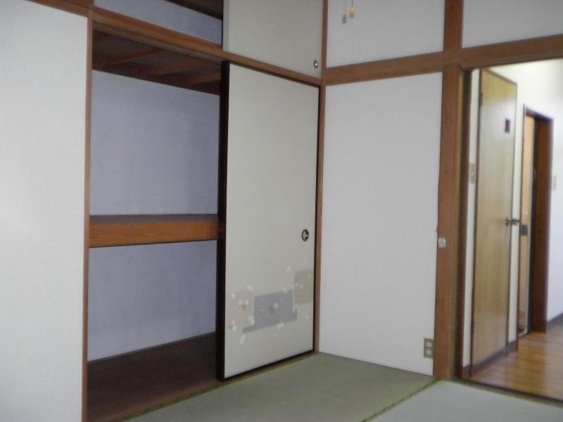 Living and room. Japanese-style room (same type)