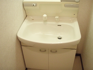 Washroom. Independent wash basin