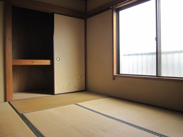 Receipt. Bright closet of marked with Japanese-style room, Tatami is calm warm.