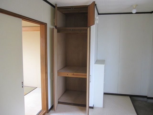 Receipt. Here also there with storage upper closet, Luggage for two persons also refreshing.