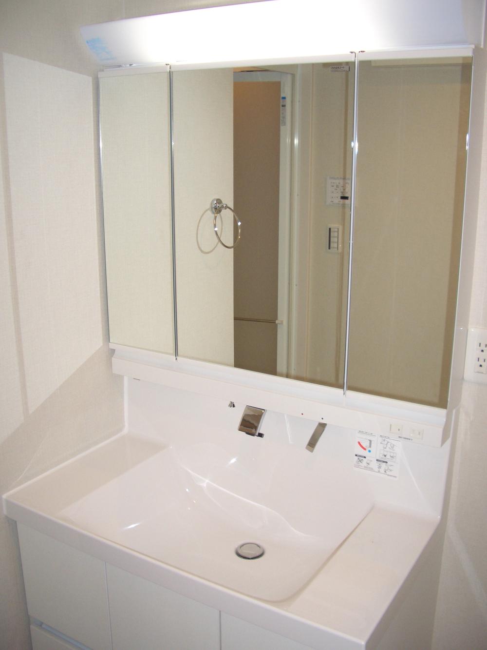 Wash basin, toilet