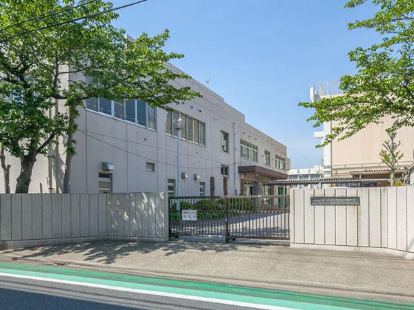 Primary school. 710m to Katsushika Ward Sumiyoshi elementary school
