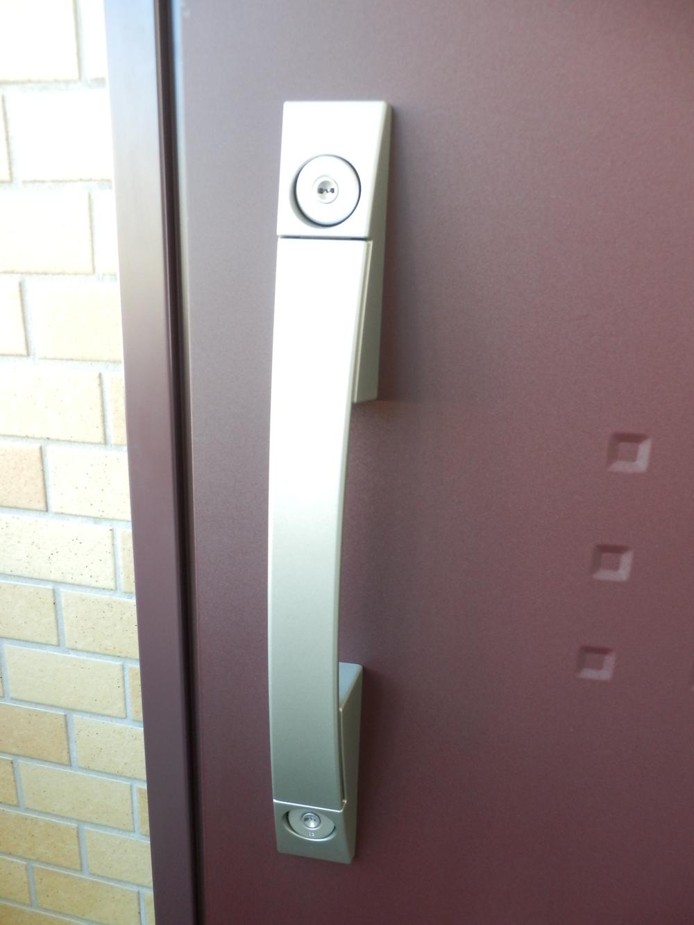 Entrance. Local (12 May 2013) Shooting. The entrance door, It has been replaced with a dimple key double lock.