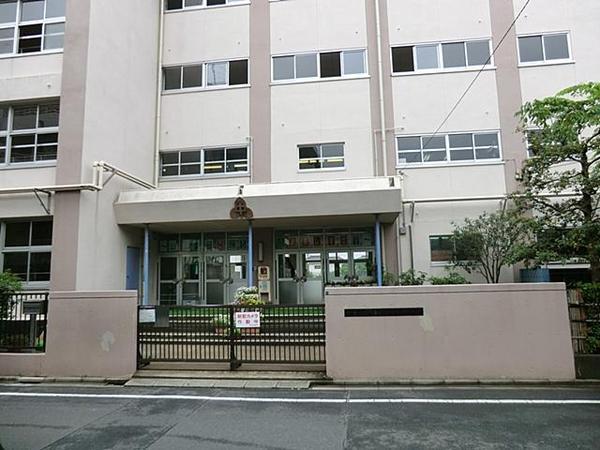 Junior high school. 817m to Katsushika Ward fountain Junior High School