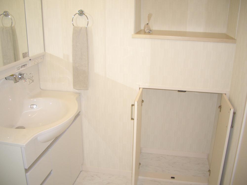 Wash basin, toilet
