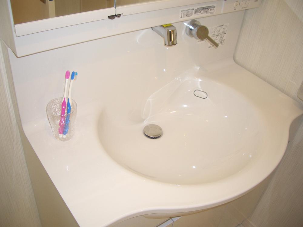 Wash basin, toilet