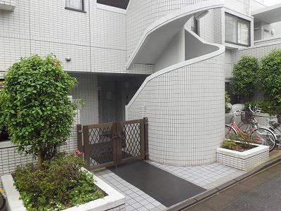 Entrance. Common areas