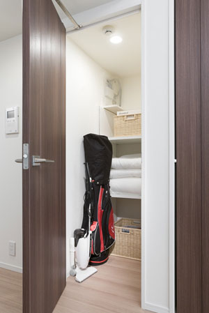 Receipt.  [Storeroom] Sports such as golf bag ・ From outdoor goods, Until the season of life supplies, Also it can be stored large volume.   ※ 85Gr ・ 85Hr ・ 85K ・ Except 85Kt type