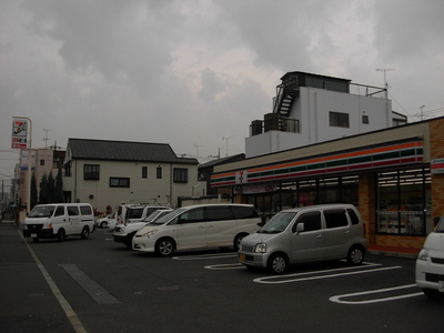 Convenience store. Seven-Eleven (convenience store) up to 100m