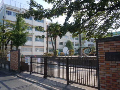 Junior high school. 270m to Togane-cho, junior high school (junior high school)