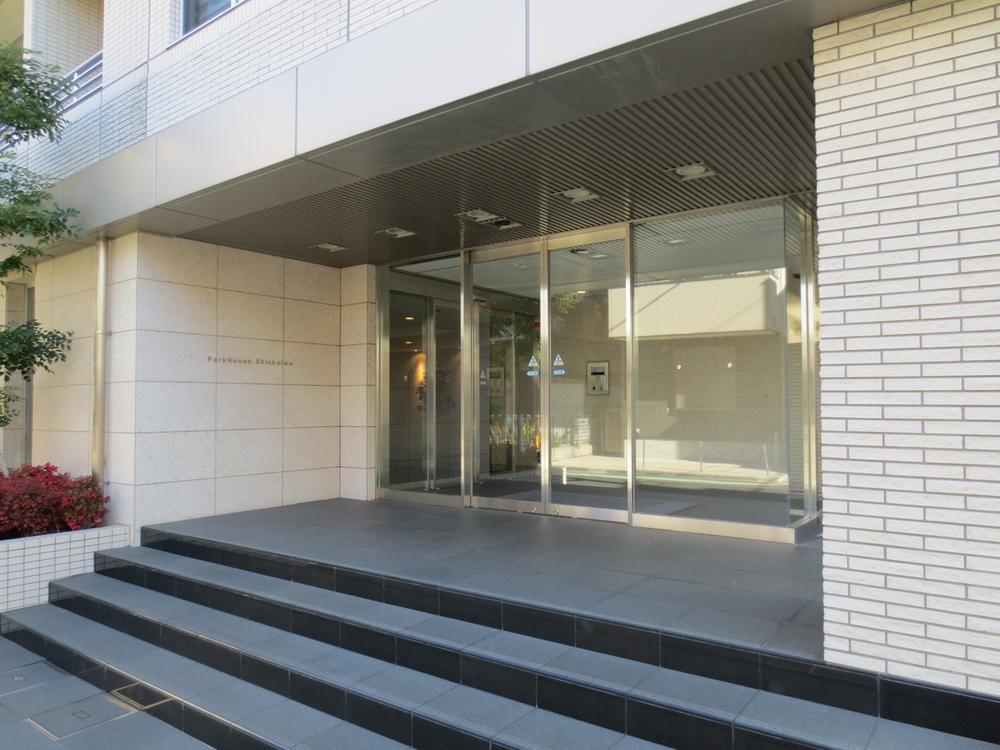 Entrance. Common areas (December 2013 shooting)