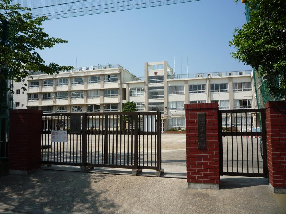 Junior high school. 430m to Katsushika Ward Futaba Junior High School