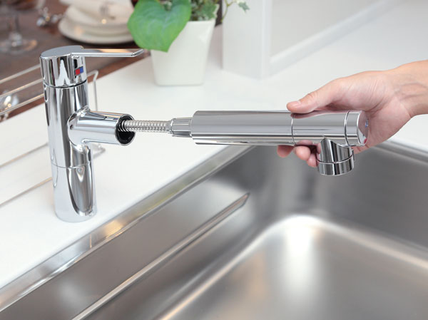 Kitchen.  [Water purifier integrated shower faucet] Water purification ・ Raw water ・ straight ・ Adopt a design highly water purifier single lever mixing faucet with integrated shower the switching of the shower can be easily lever operation. I pulled out the nozzle of the water faucet, Handy to wash up every nook and corner of the sink.