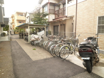 Other common areas. Place for storing bicycles / Roofed