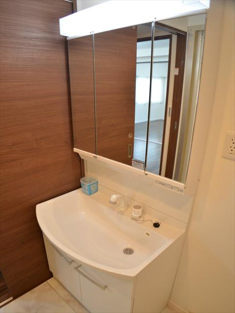 Wash basin, toilet. Also very active in the morning dressed