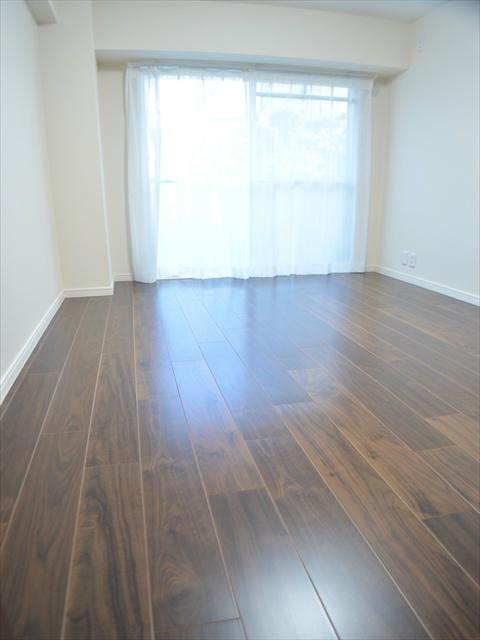 Non-living room. 6 Pledge or more of the room