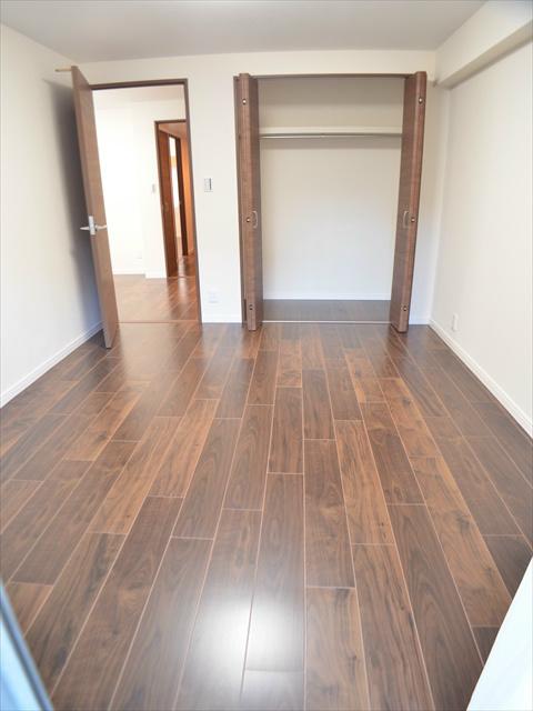 Non-living room. Ventilation is also good because it faces the whole Shitsumado