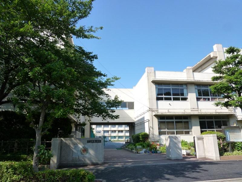 Primary school. 229m to the upper Chiba elementary school