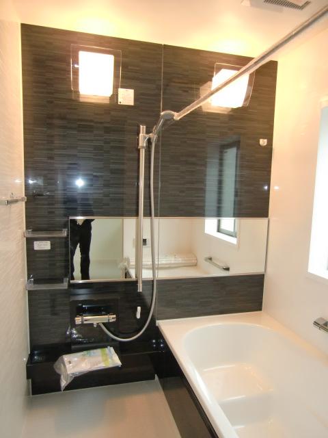 Same specifications photo (bathroom)