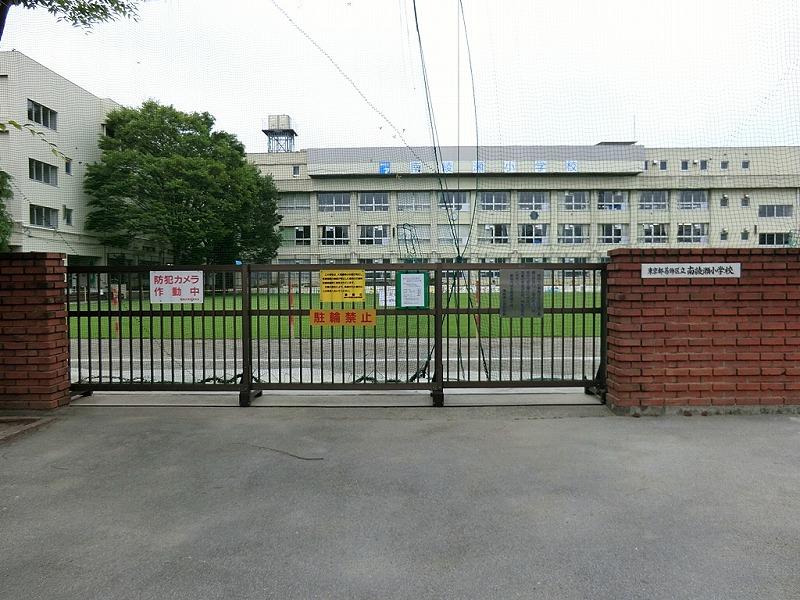 Primary school. 290m to the south Ayase elementary school