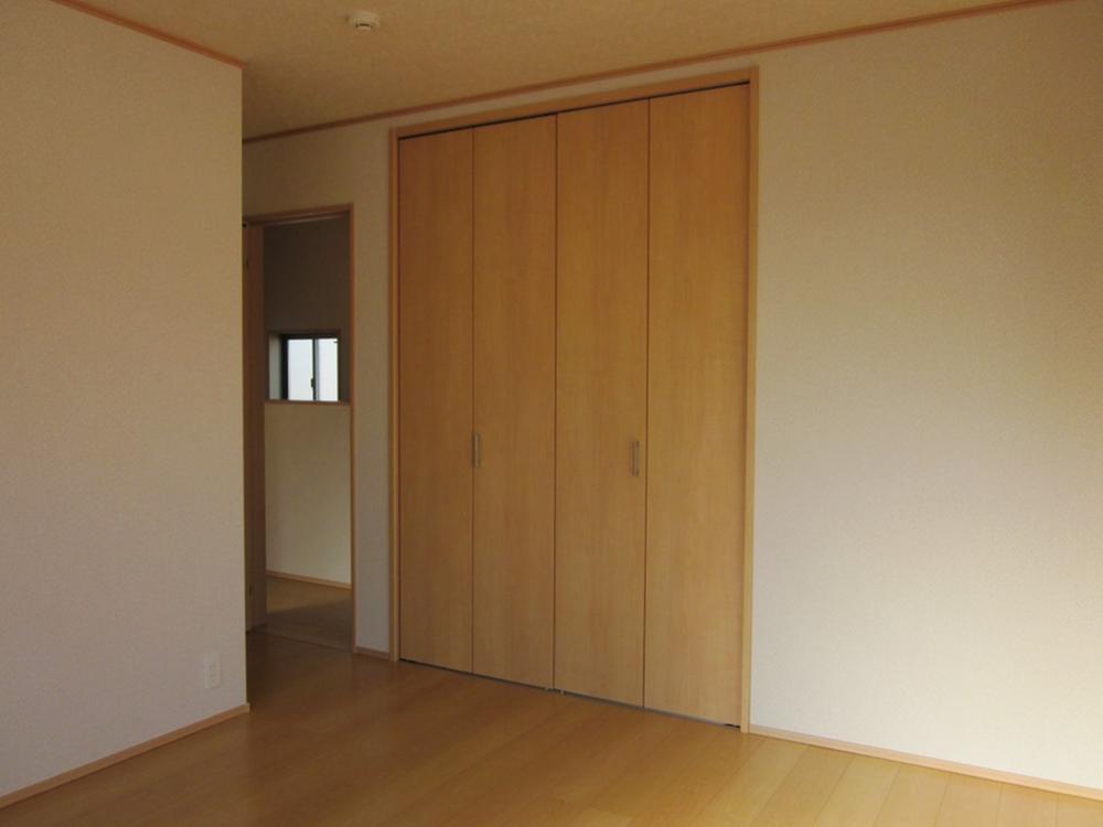 Non-living room. Building 2: It is a photograph of the Western-style.