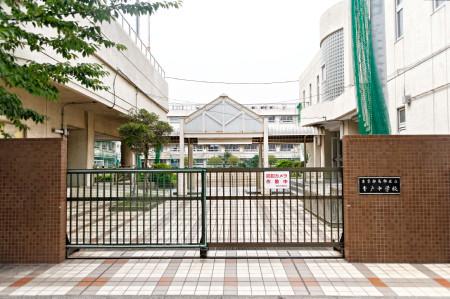 Junior high school. 591m to Katsushika Ward Aoto Junior High School