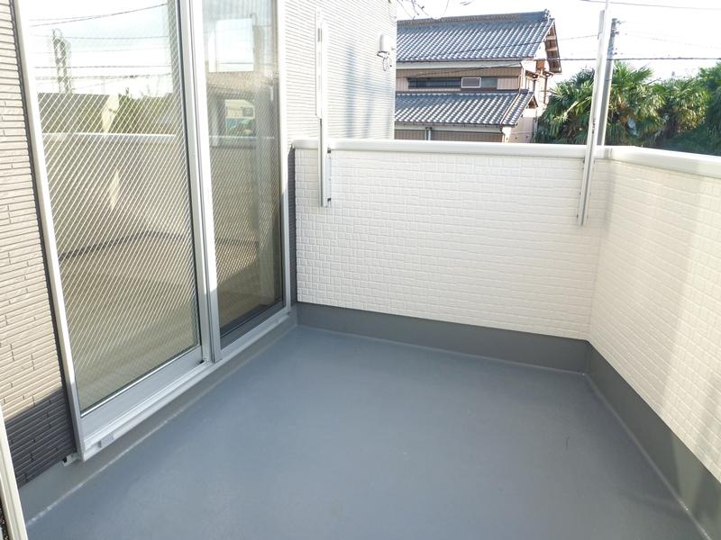 Balcony. Convenient spread of a balcony in every day of your laundry. Summary wash is also possible. 1 Building