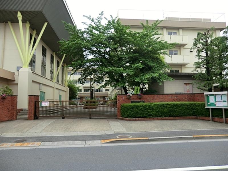 Junior high school. Municipal Kuzubi until junior high school 1080m