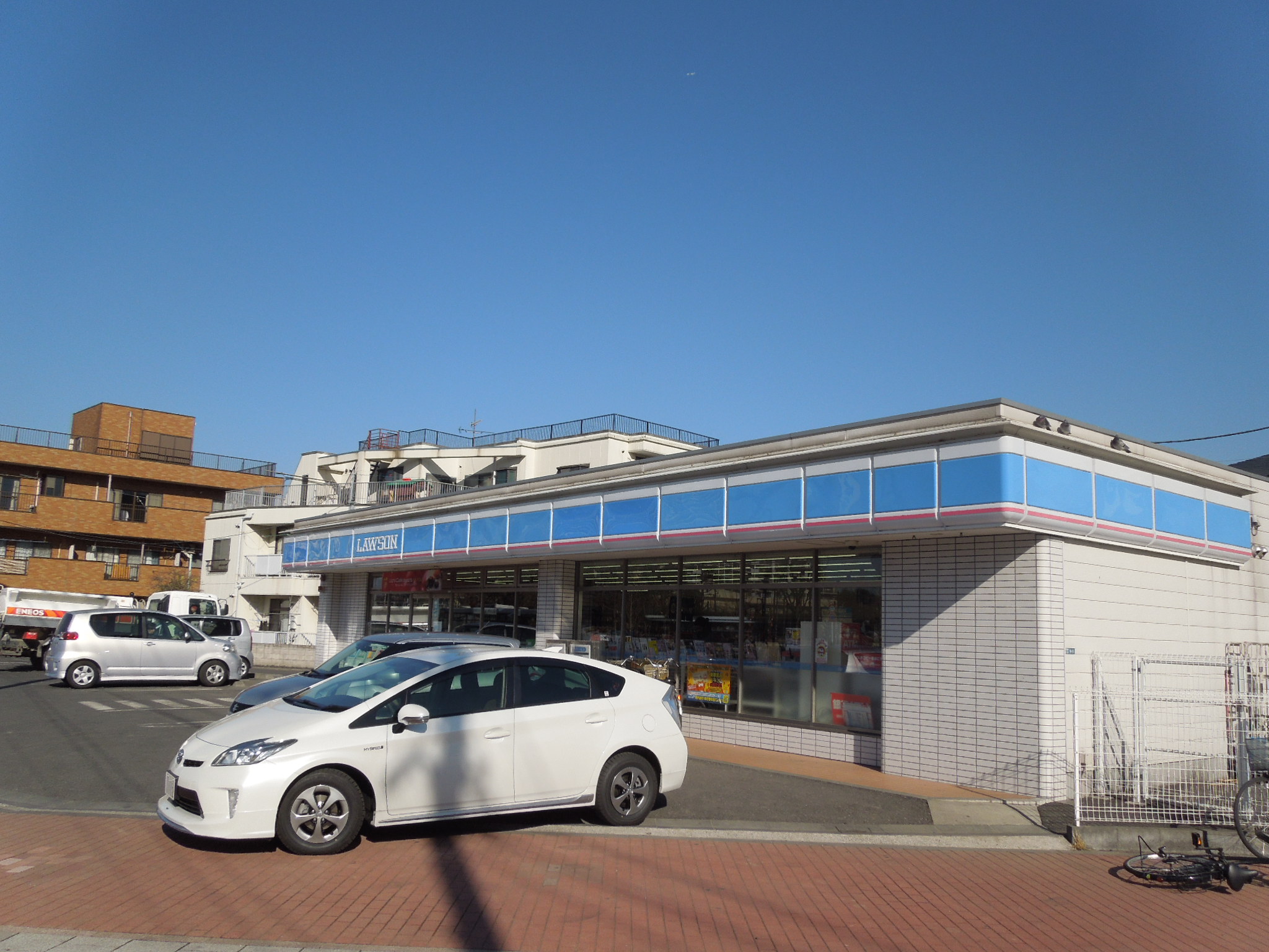 Convenience store. Lawson Togane-cho 1-chome to (convenience store) 93m