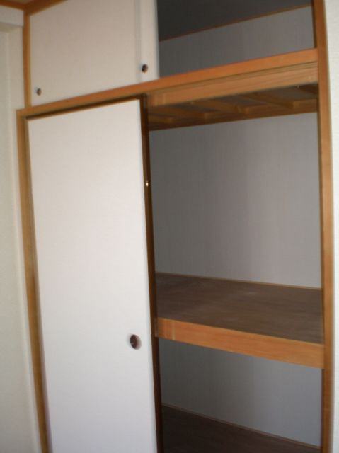 Receipt. Japanese-style charm, Storage capacity of the closet ・ Also it comes with upper closet.
