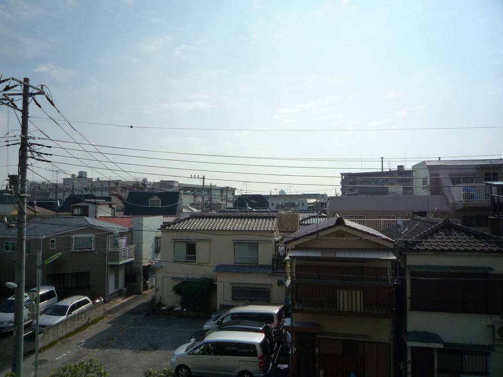 View photos from the dwelling unit. View from the site (November 2013) Shooting