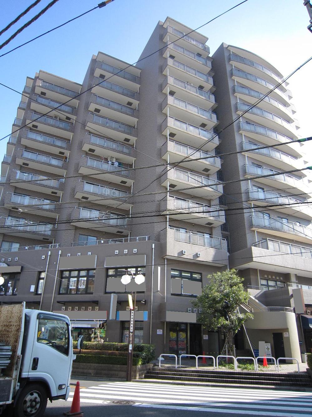 Local appearance photo. Local (12 May 2013) Shooting