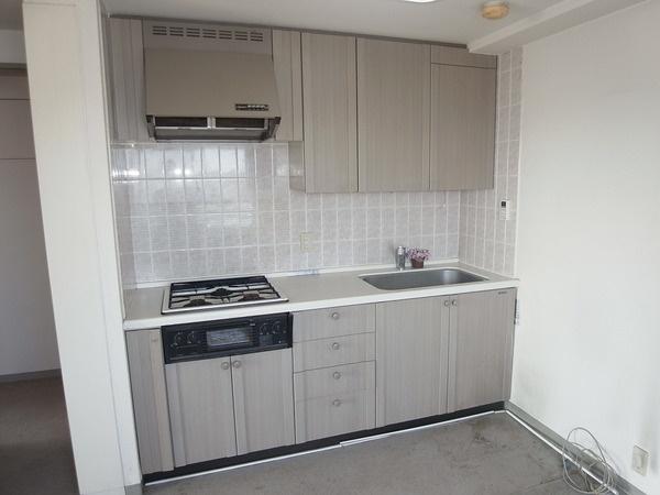 Kitchen. (Building in the same specification reference photograph)