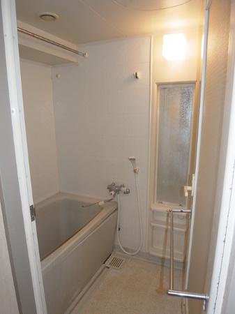 Bathroom. (Building in the same specification reference photograph)