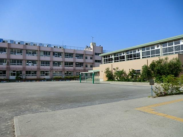 Primary school. 650m to Umeda elementary school