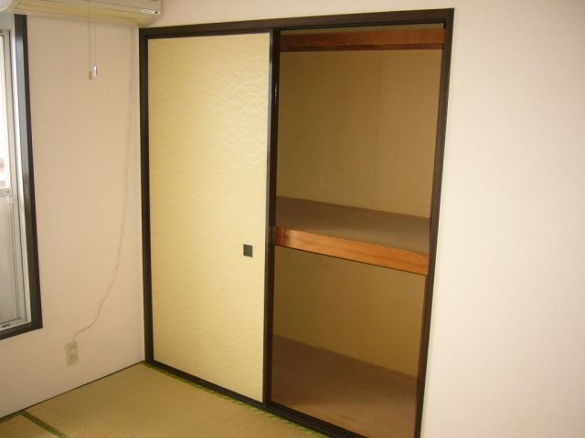 Receipt. Oversized closet with storage Rakuchin