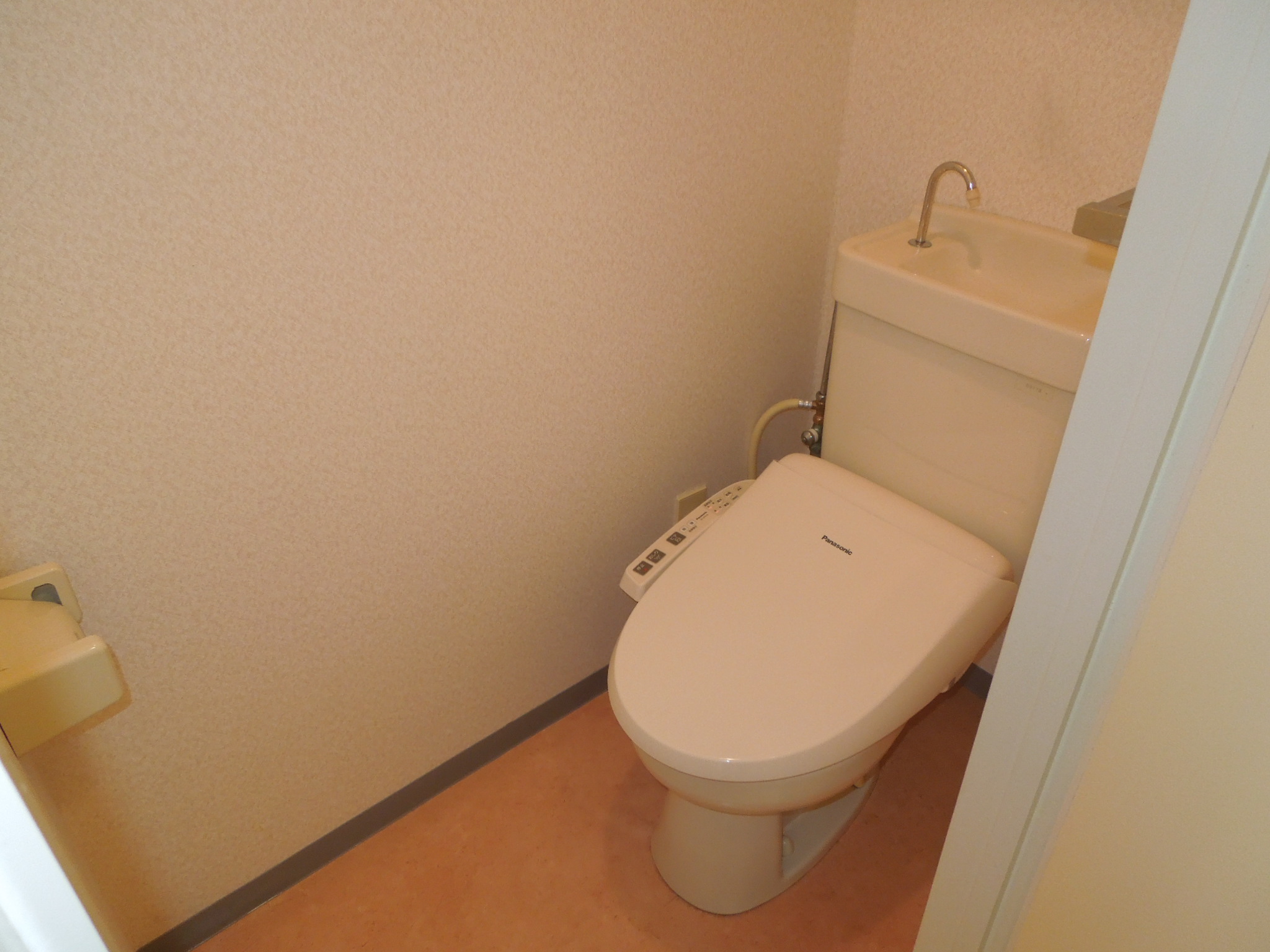 Toilet. 202, Room reference