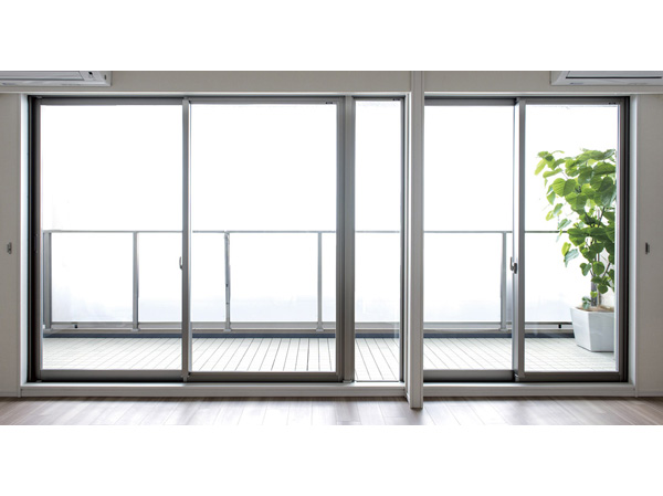 Interior.  [Ream window sash] Daylighting ・ ventilation, Enhance the sense of openness, Continuous window sash to reduce the wall area of ​​the opening. (Same specifications)