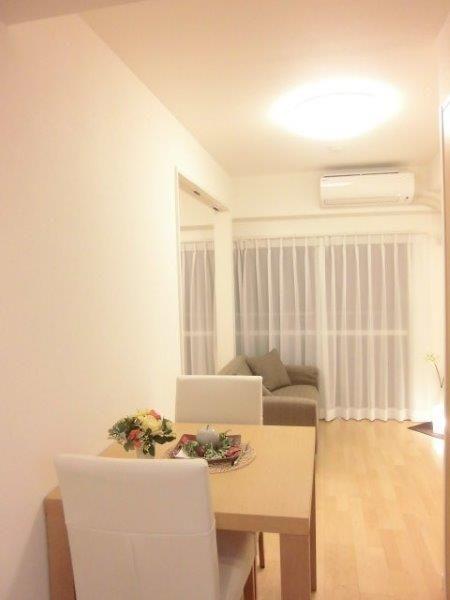 Living. Furnished sale ~ Dining table set, sofa ~  Flooring, It is already cross-paste instead.  South-facing dwelling unit, Western-style and are separated by a movable partition.  It has become a nearby is towing the river water park oasis.