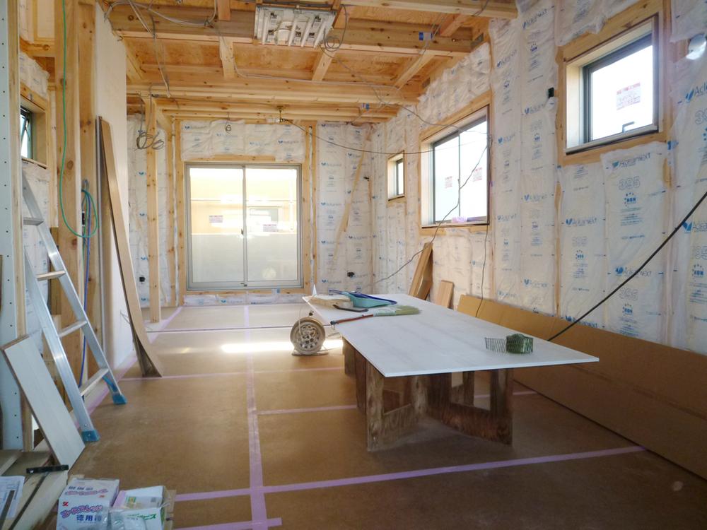 Living. It is the state of the living. We bathed sunlight from the south and east, Thermal insulation material has entered! It finished in the home of high-gas-tight high thermal insulation (B Building December 21 shooting)
