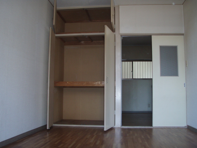 Other room space. Closet is there also to Western-style.