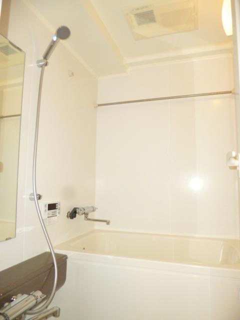 Bathroom. Bathroom Dryer ・ With reheating function