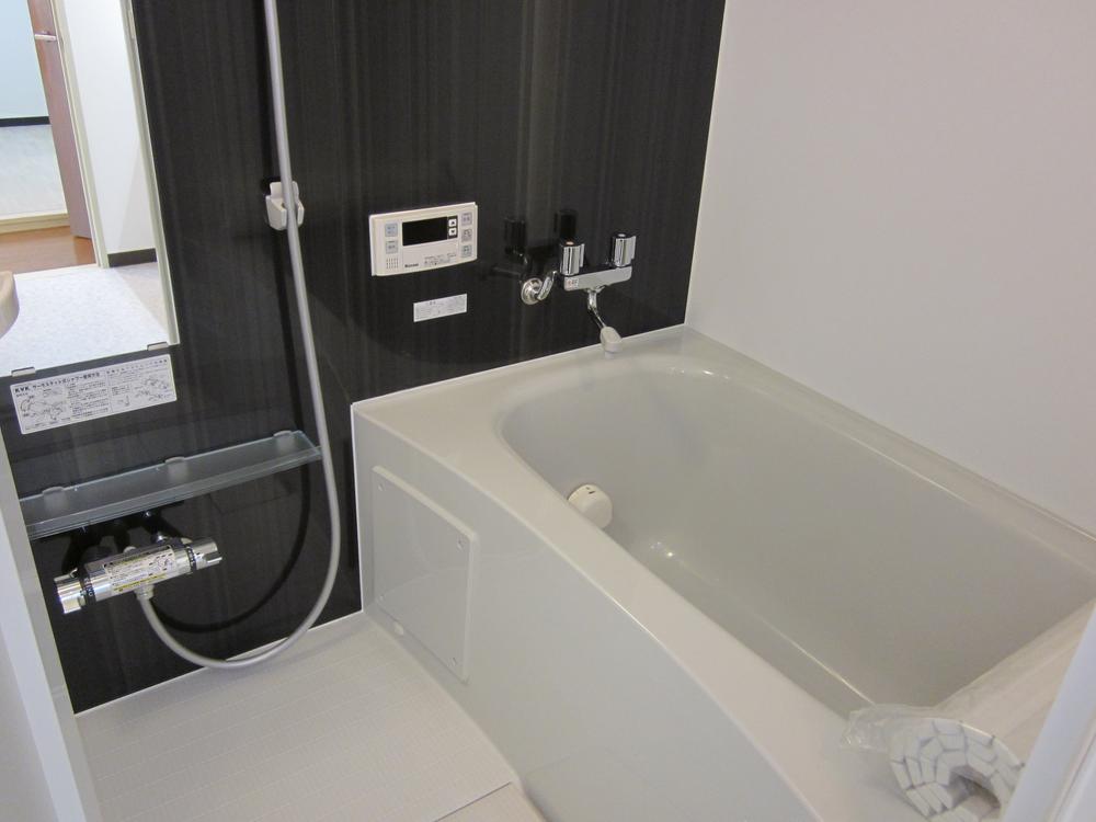 Bathroom. Indoor (12 May 2013) Shooting Bathtub All exchange.